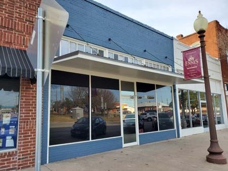 107 SW Main St., Ennis, TX